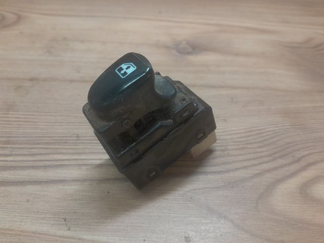 bontott HYUNDAI ACCENT Jobb első Ablakemelő Kapcsoló