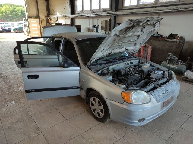 bontott HYUNDAI ACCENT Jobb első Belső Küszöb Burkolat