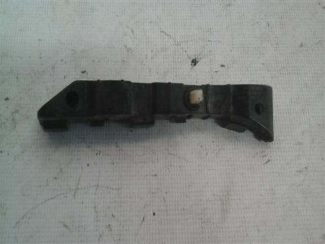 bontott HYUNDAI ACCENT Jobb első Lökhárító Tartó (Műanyag)