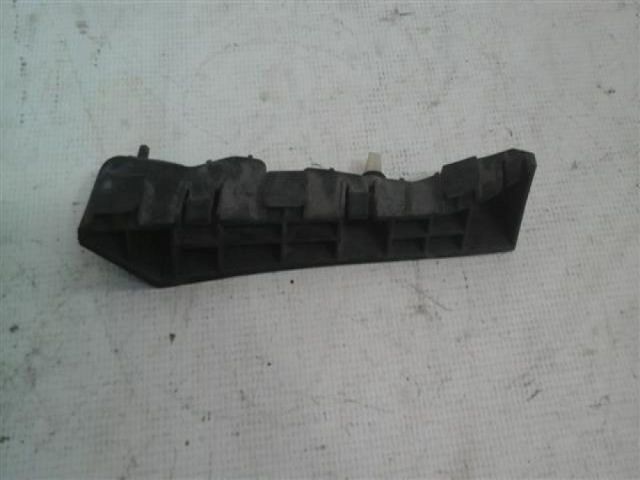 bontott HYUNDAI ACCENT Jobb első Lökhárító Tartó (Műanyag)