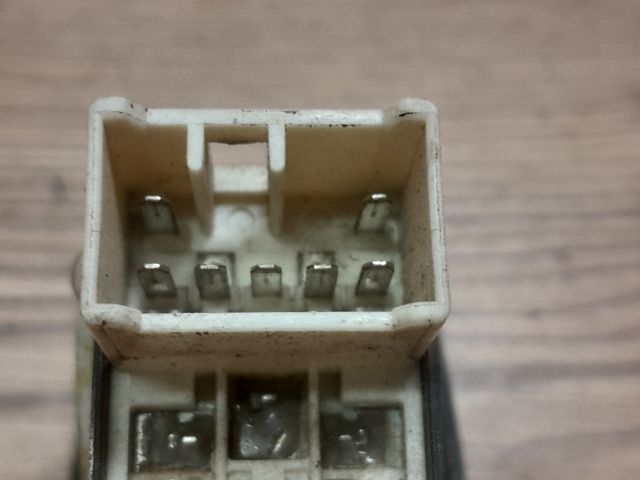 bontott HYUNDAI ACCENT Jobb hátsó Ablakemelő Kapcsoló