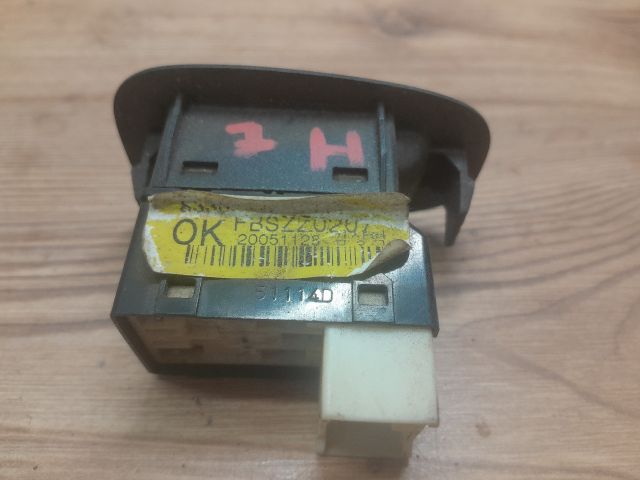 bontott HYUNDAI ACCENT Jobb hátsó Ablakemelő Kapcsoló
