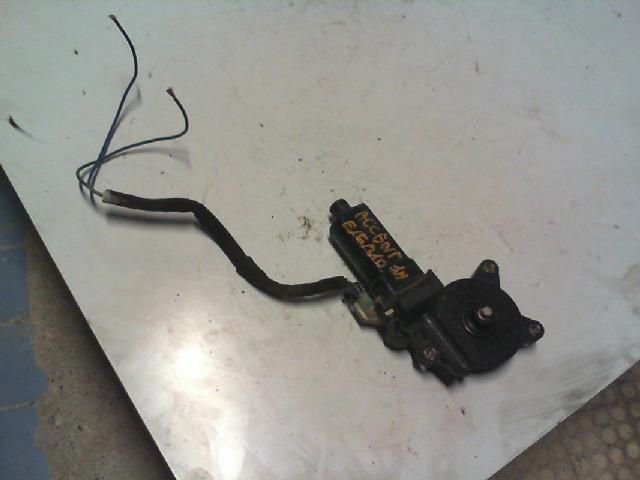 bontott HYUNDAI ACCENT Jobb hátsó Ablakemelő Motor