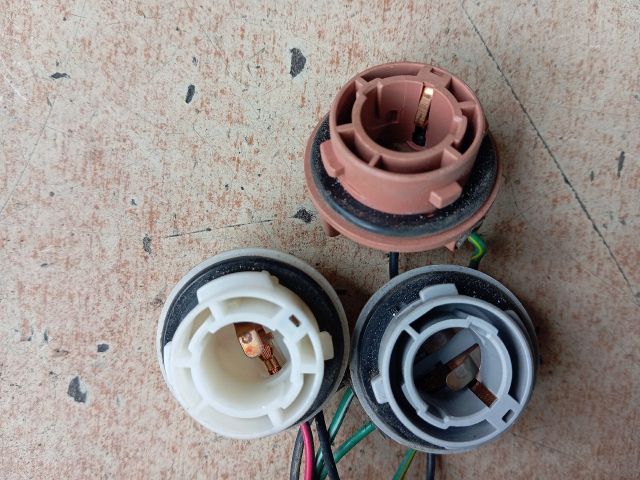 bontott HYUNDAI ACCENT Jobb Hátsó Lámpa Foglalat