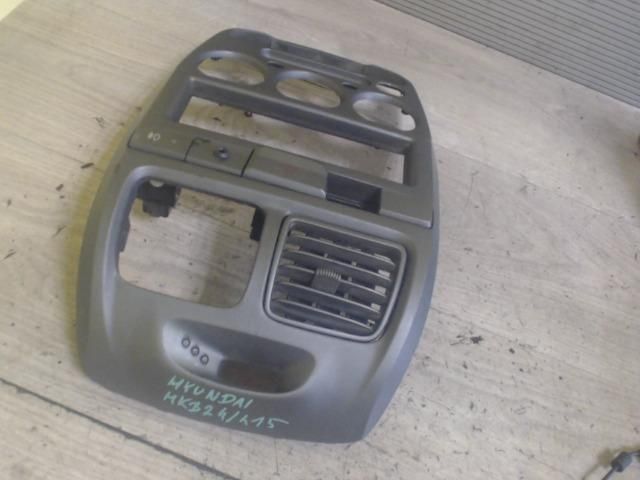 bontott HYUNDAI ACCENT Középkonzol Keret