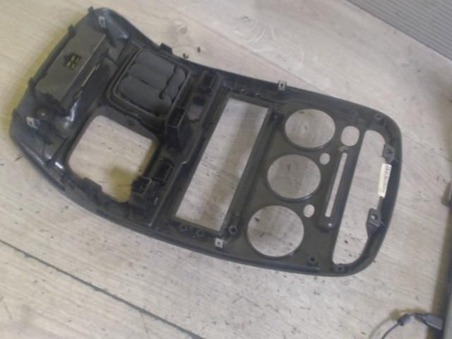 bontott HYUNDAI ACCENT Középkonzol Keret