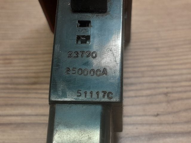 bontott HYUNDAI ACCENT Vészvillogó Kapcsoló