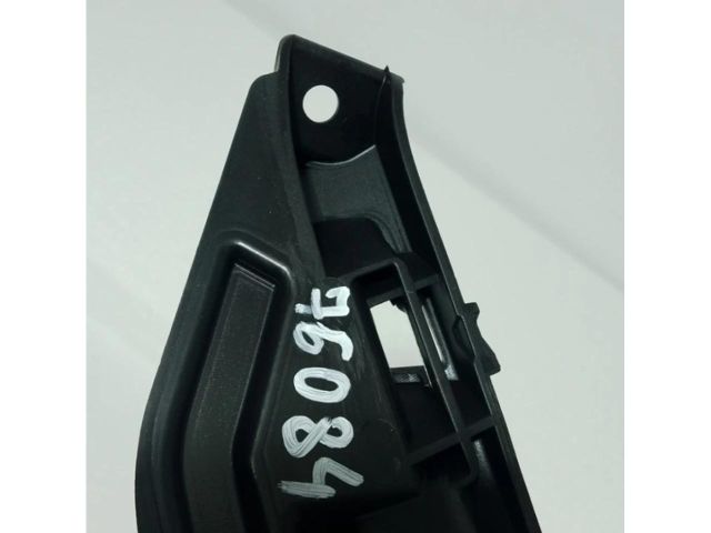 bontott HYUNDAI BAYON Első Lökhárító Jobb Díszrács