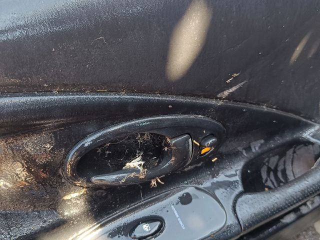 bontott HYUNDAI COUPE Jobb első Ajtó (Részeivel)