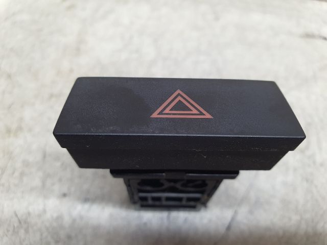 bontott HYUNDAI COUPE Vészvillogó Kapcsoló