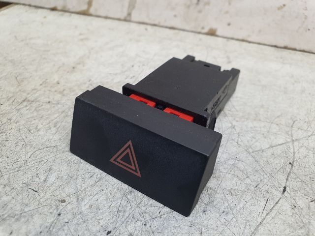 bontott HYUNDAI COUPE Vészvillogó Kapcsoló