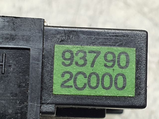 bontott HYUNDAI COUPE Vészvillogó Kapcsoló