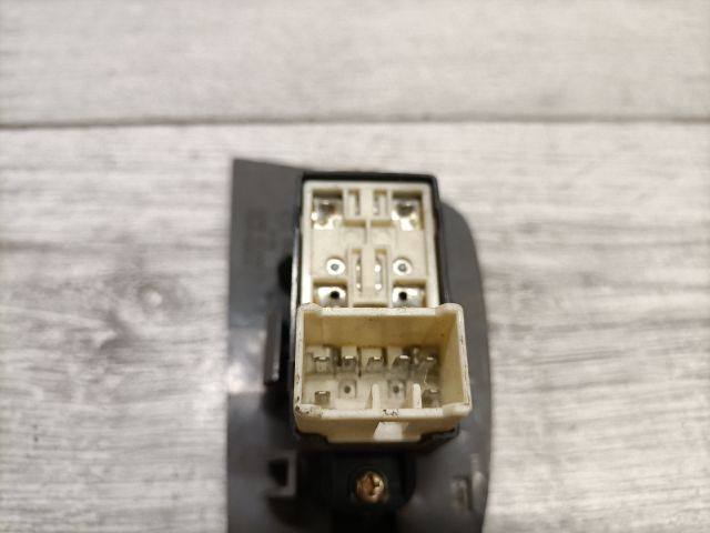 bontott HYUNDAI ELANTRA Bal hátsó Ablakemelő Kapcsoló