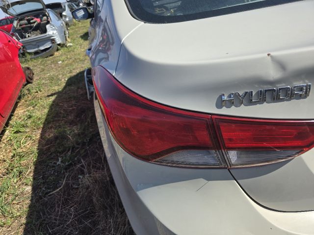 bontott HYUNDAI ELANTRA Bal Külső Hátsó Lámpa