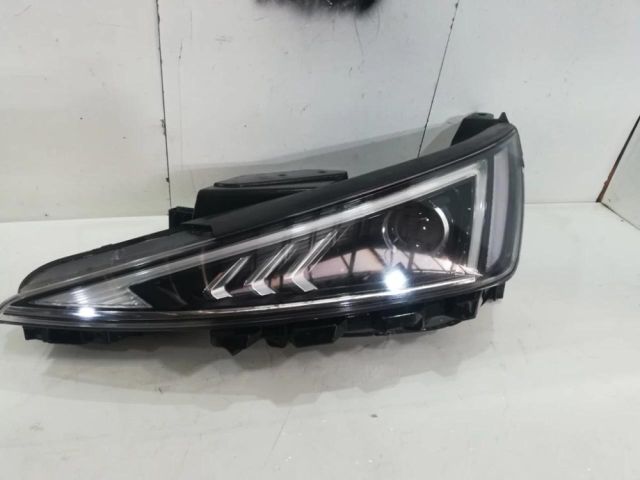 bontott HYUNDAI ELANTRA Bal Ledes Fényszóró