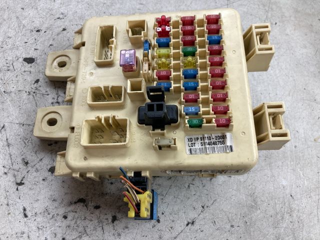 bontott HYUNDAI ELANTRA Biztosítéktábla Doboz