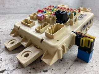 bontott HYUNDAI ELANTRA Biztosítéktábla Doboz