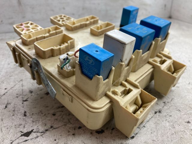 bontott HYUNDAI ELANTRA Biztosítéktábla Doboz