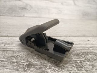 bontott HYUNDAI ELANTRA Csomagtér Nyitó Kar / Gomb