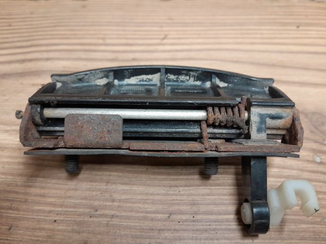 bontott HYUNDAI ELANTRA Csomagtér Nyitó Kar / Gomb