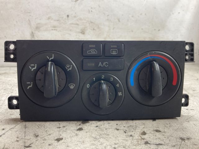 bontott HYUNDAI ELANTRA Fűtéskapcsoló (manuális klímás)