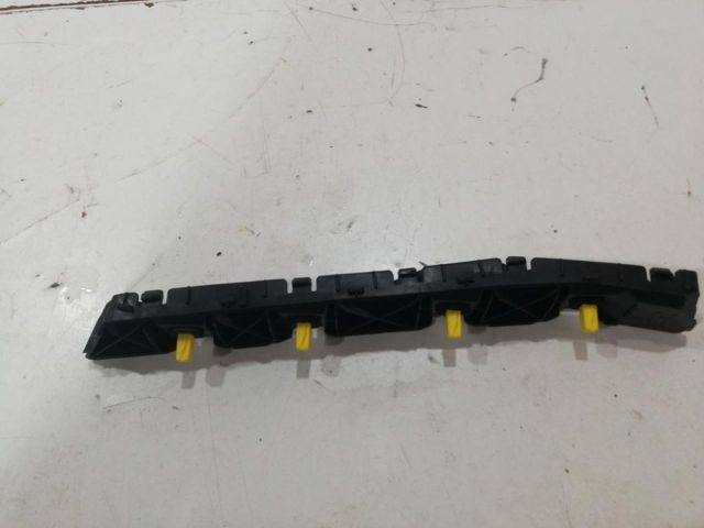 bontott HYUNDAI ELANTRA Hátsó középső Lökhárító Tartó (Műanyag)