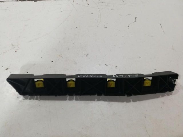 bontott HYUNDAI ELANTRA Hátsó középső Lökhárító Tartó (Műanyag)