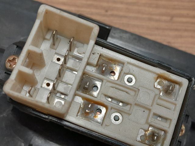 bontott HYUNDAI ELANTRA Jobb első Ablakemelő Kapcsoló