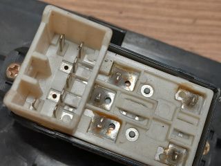 bontott HYUNDAI ELANTRA Jobb első Ablakemelő Kapcsoló