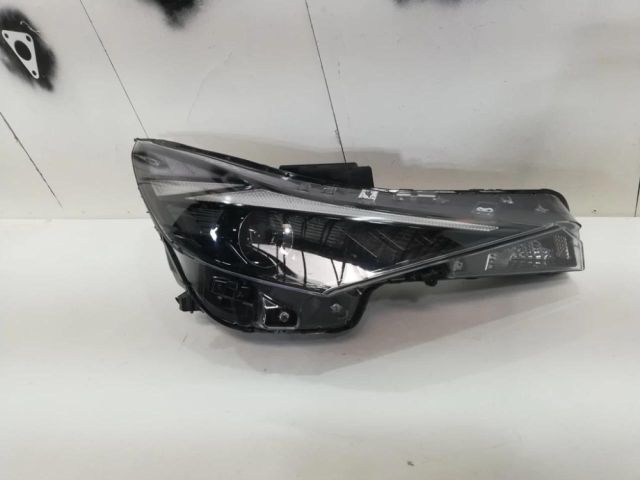 bontott HYUNDAI ELANTRA Jobb Fényszóró