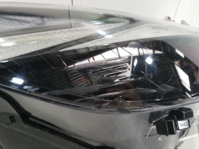 bontott HYUNDAI ELANTRA Jobb Fényszóró