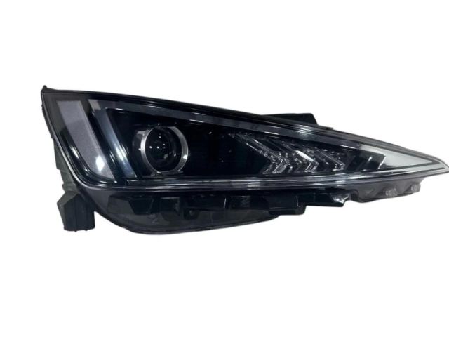 bontott HYUNDAI ELANTRA Jobb Fényszóró