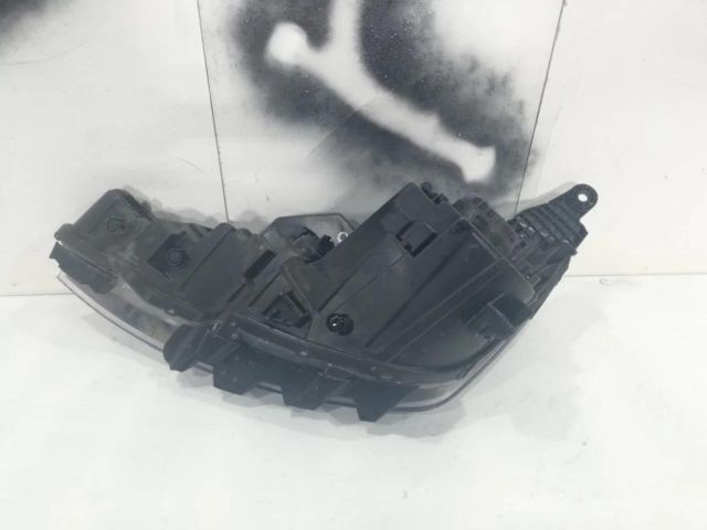 bontott HYUNDAI ELANTRA Jobb Fényszóró