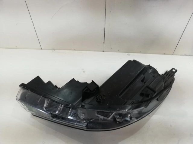 bontott HYUNDAI ELANTRA Jobb Fényszóró