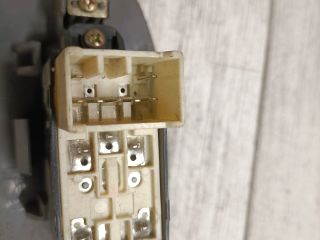 bontott HYUNDAI ELANTRA Jobb hátsó Ablakemelő Kapcsoló