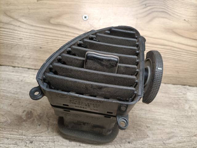 bontott HYUNDAI ELANTRA Középső Jobb Szellőző