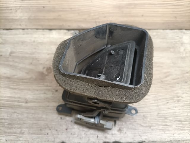 bontott HYUNDAI ELANTRA Középső Jobb Szellőző