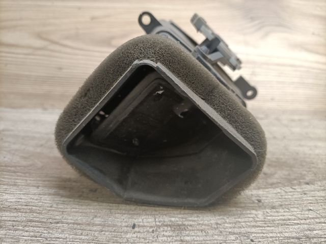 bontott HYUNDAI ELANTRA Középső Jobb Szellőző