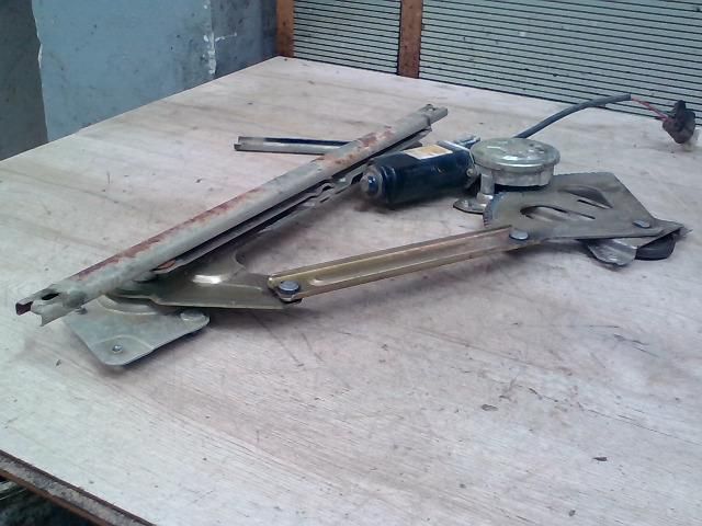 bontott HYUNDAI GALLOPER Jobb első Ablakemelő Szerkezet (Elektromos)