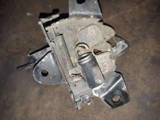 bontott HYUNDAI GALLOPER Motorháztető Zárszerkezet