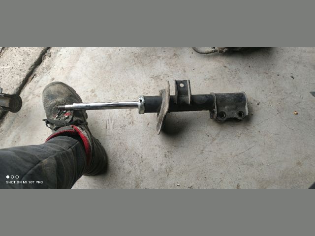 bontott HYUNDAI GENESIS Bal első Lengéscsillapító