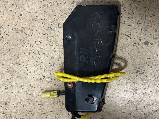 bontott HYUNDAI GENESIS Jobb Függönylégzsák és Oldallégzsák