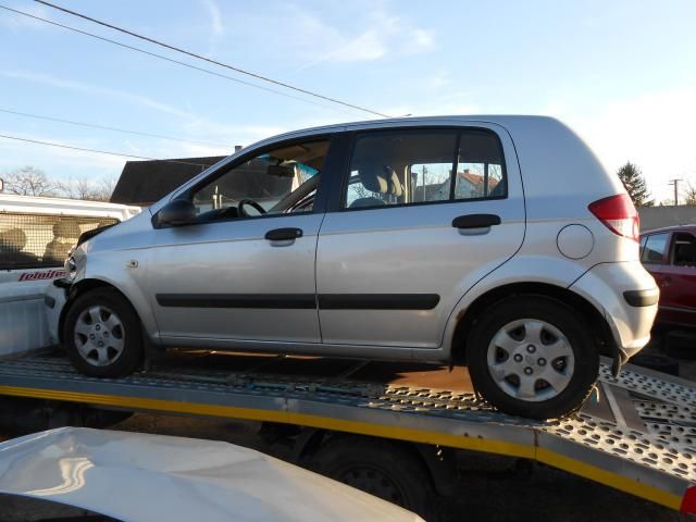 bontott HYUNDAI GETZ Jobb első Féknyereg Munkahengerrel