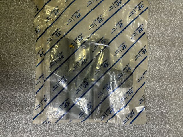 bontott HYUNDAI GETZ Akkumulátor Tartó