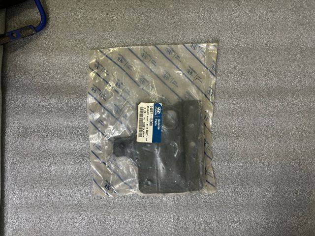 bontott HYUNDAI GETZ Akkumulátor Tartó