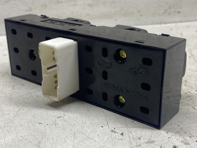 bontott HYUNDAI GETZ Bal első Ablakemelő Kapcsoló