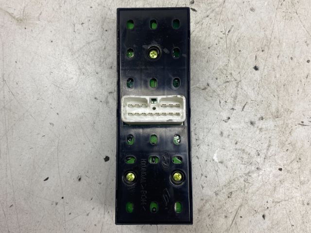 bontott HYUNDAI GETZ Bal első Ablakemelő Kapcsoló