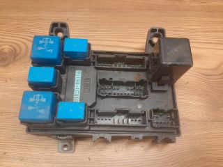 bontott HYUNDAI GETZ Biztosítéktábla Utastér