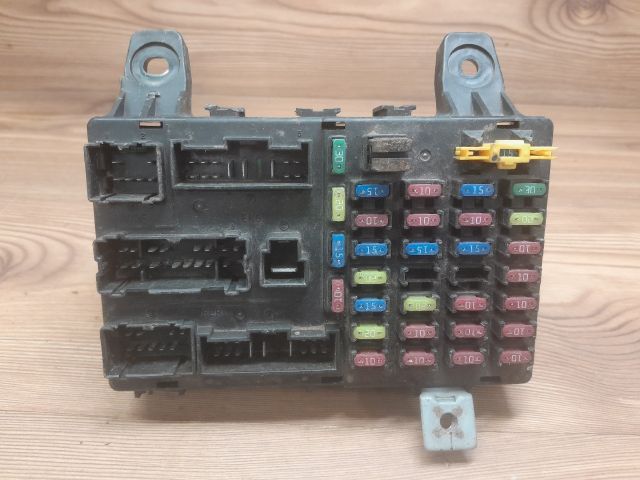 bontott HYUNDAI GETZ Biztosítéktábla Utastér