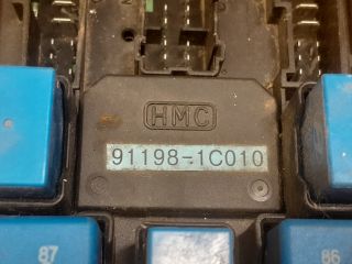 bontott HYUNDAI GETZ Biztosítéktábla Utastér